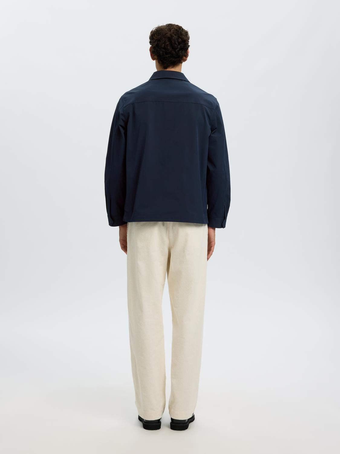 model_shot-back
